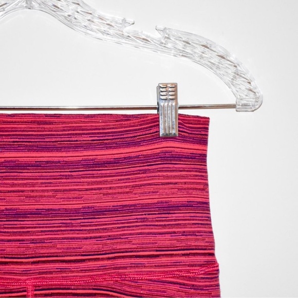 Lululemon cyber boom strip pink legging luon size 8 full length - Picture 3 of 4